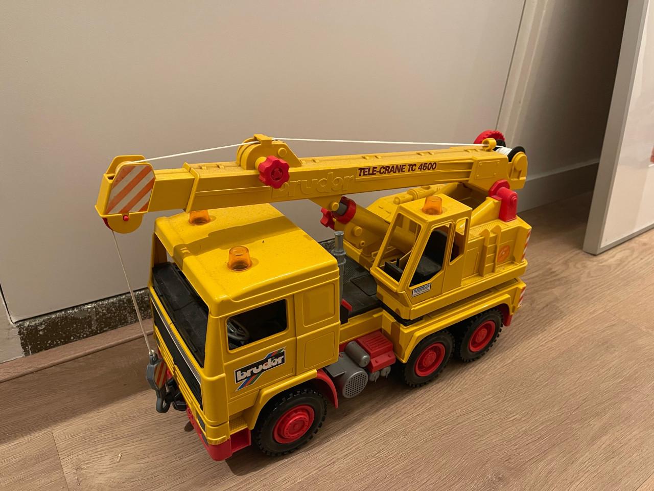 Bruder hijskraan vrachtwagen – stevige speelgoed kraan