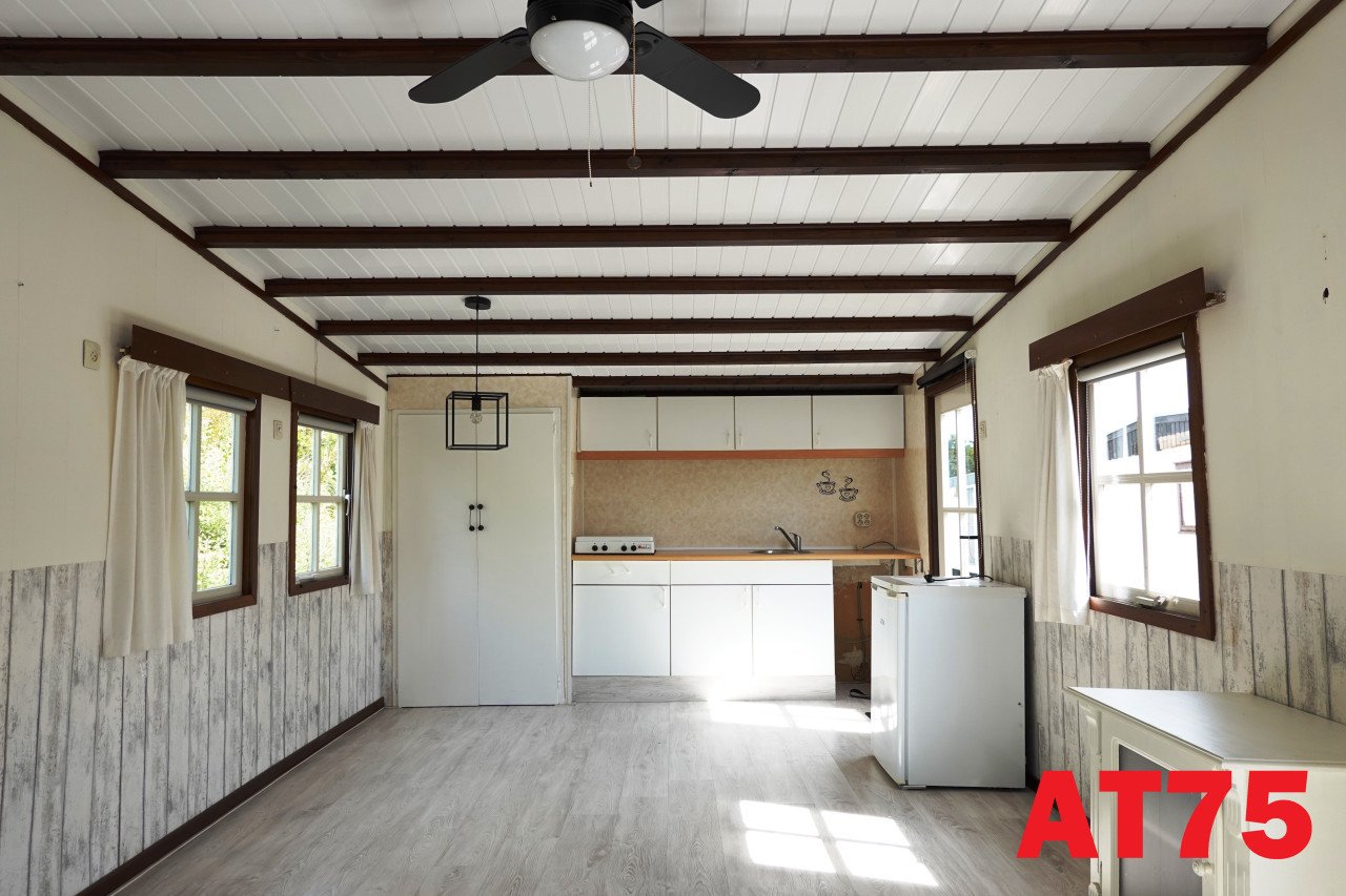 Betaalbaar chalet met gezellig interieur en kunststof buitenzijde te koop