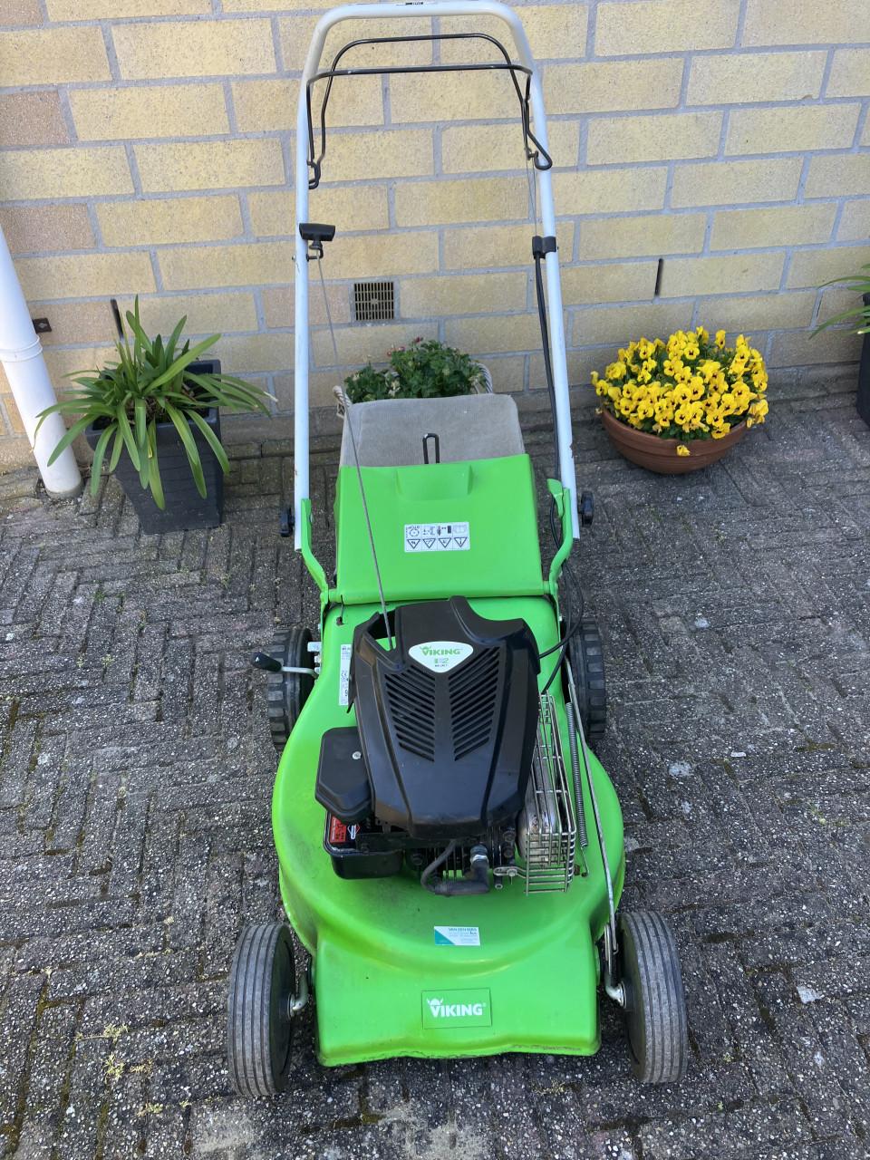 TE KOOP: VIKING/STIHL GRASMAAIER MB 248T.