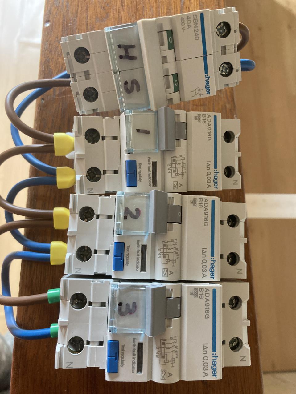 Hager aardlekautomaten set van 3 b16