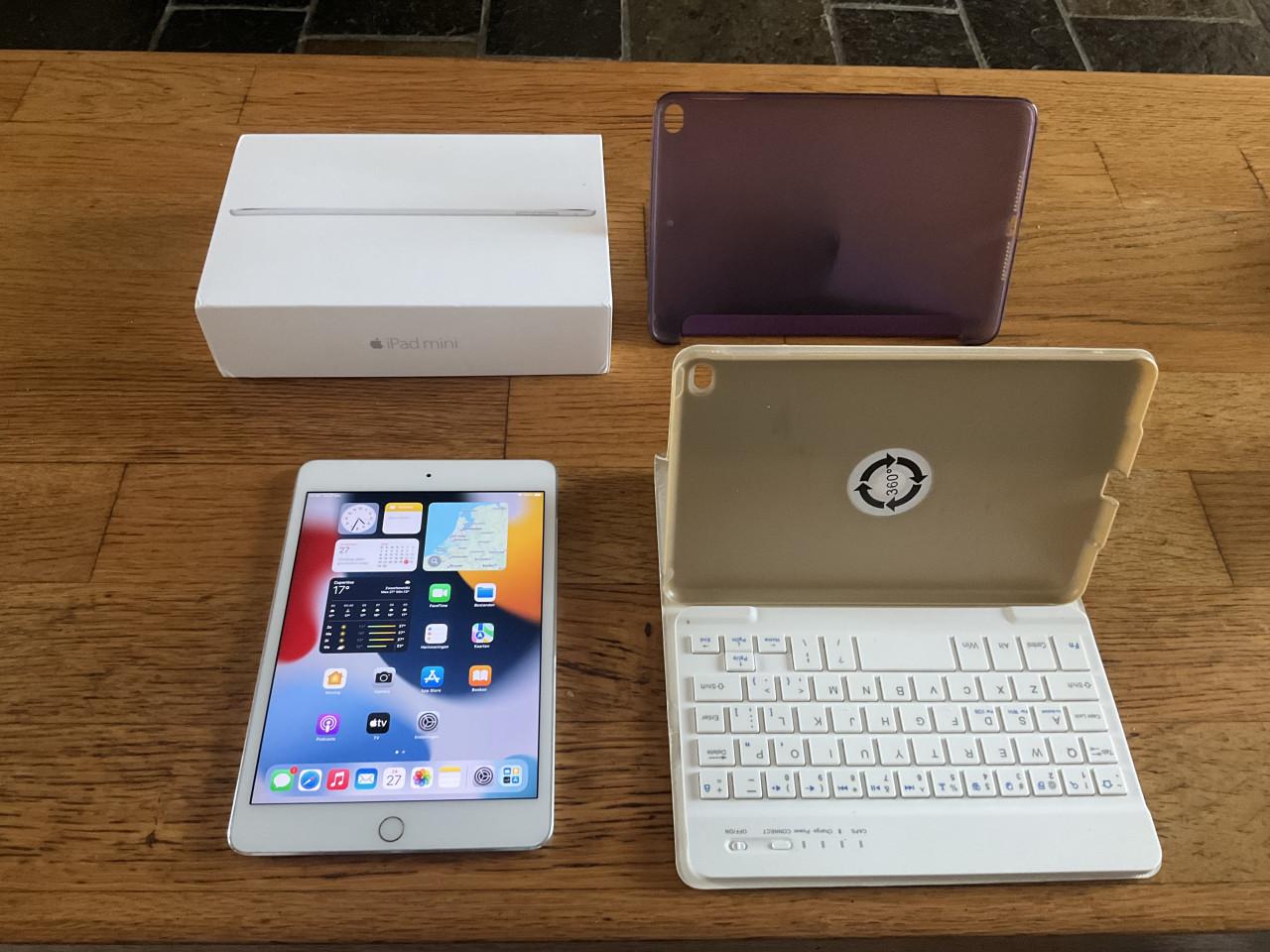 Apple iPad Mini 4 128 GB – wit – met hoezen en toetsenbord