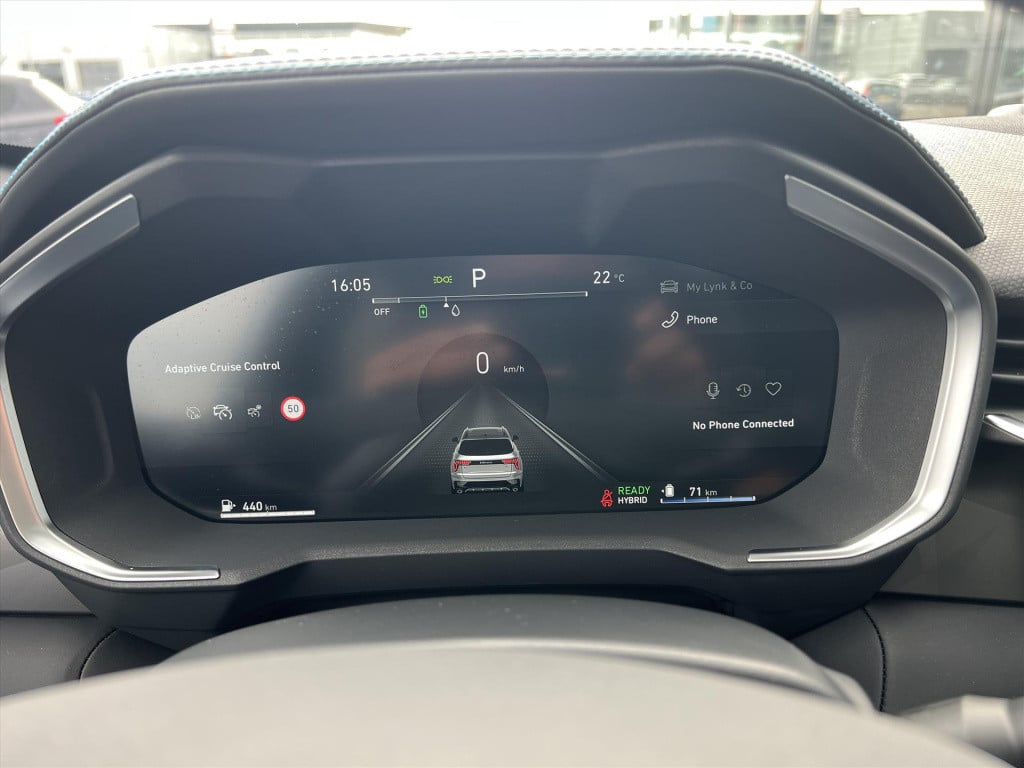 Lynk & Co 01 1.5 261pk plug in hybrid , stuurverwarming , panodak , adaptiv