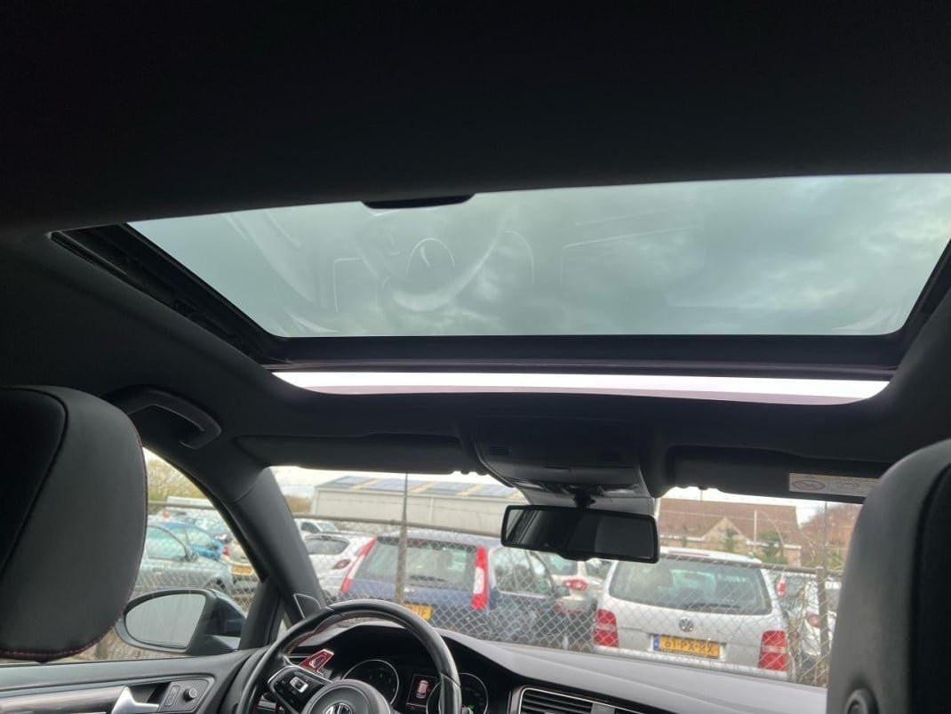 Volkswagen Golf 2.0TSI GTI Perfomance