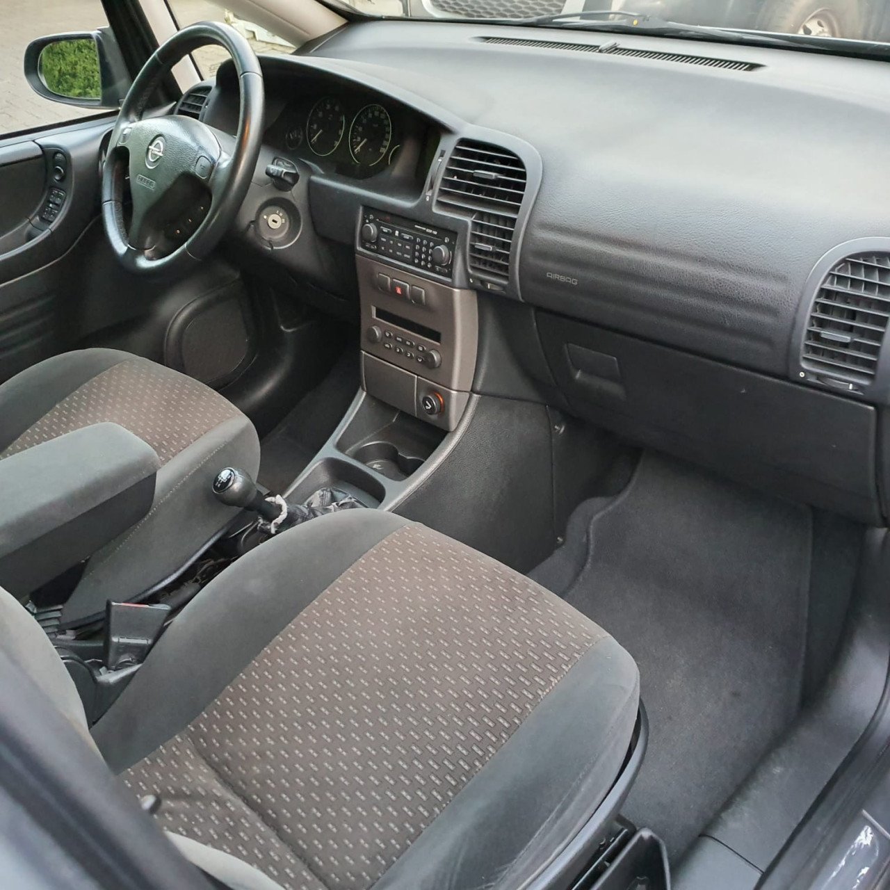 Opel Zafira 1.8 16V Elegance