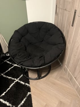 Zwarte rotan stoel
