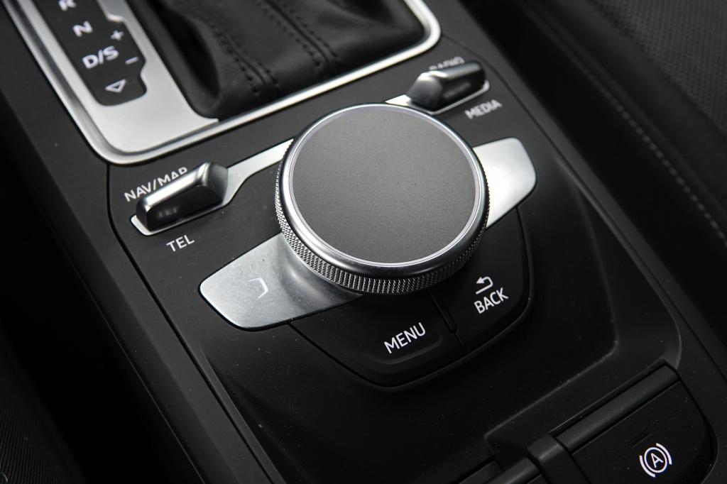 Audi Q2 35 tfsi | alarm | pdc| keyless | camera |