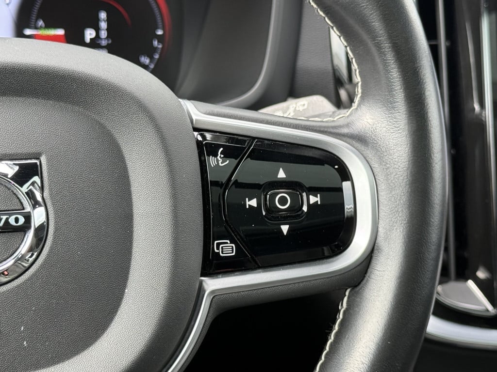 Volvo V60 t6 340pk recharge r-design| panodak| adap.cruise| 360camera| awd