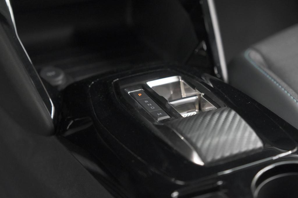 Peugeot 208 puretech 100 eat8 allure | camera | navigatie | apple carplay |