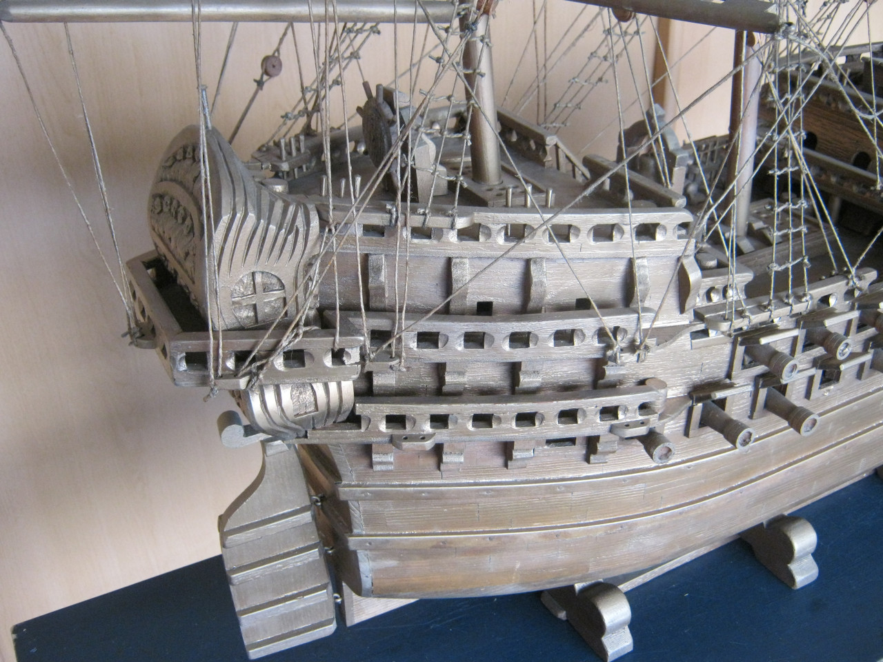 Volledig houten schip.