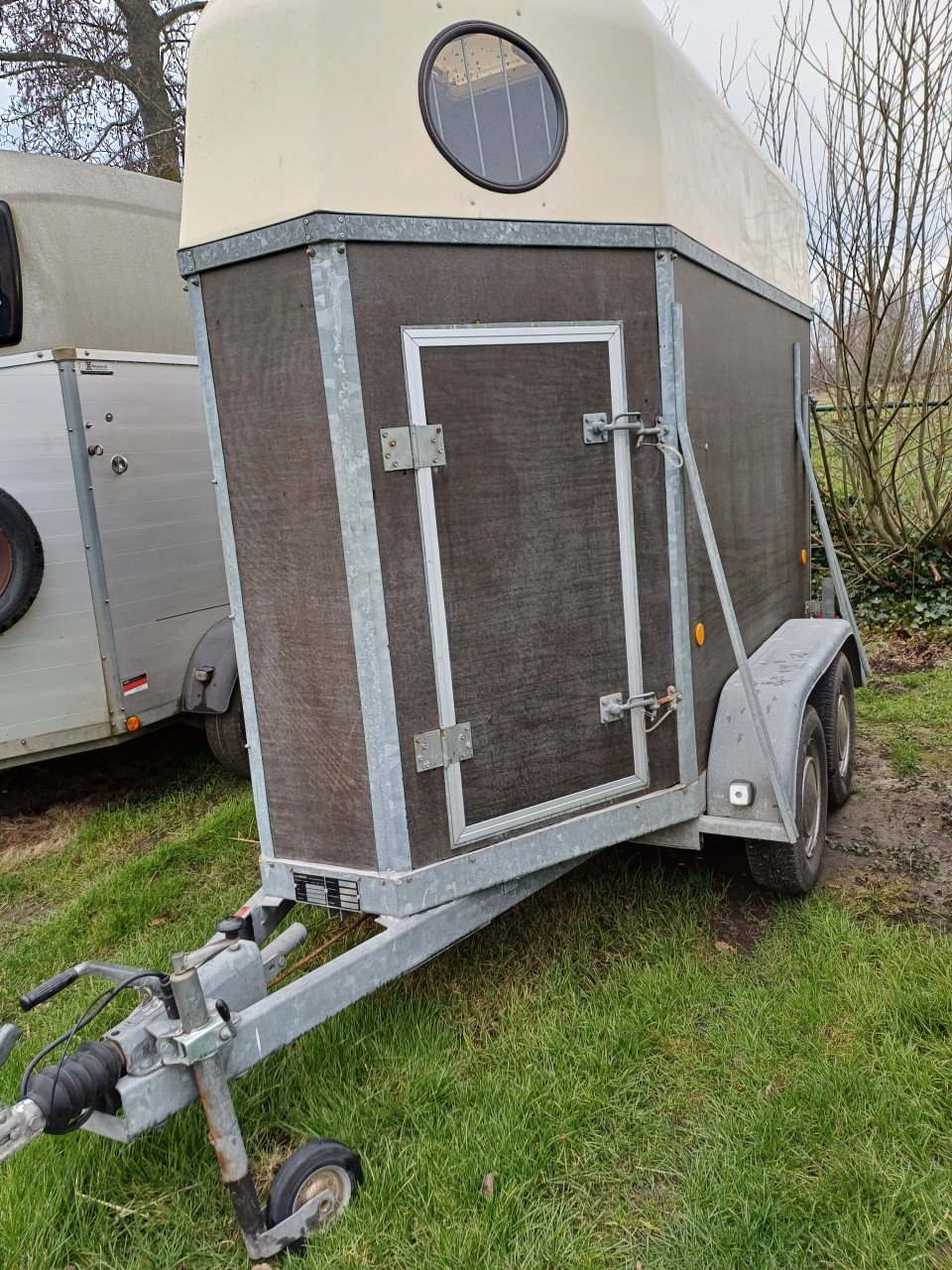 Te Koop: Nette 1 1/2 paardsrtrailer