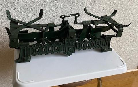 Heel oude weegschaal met koperen bakken