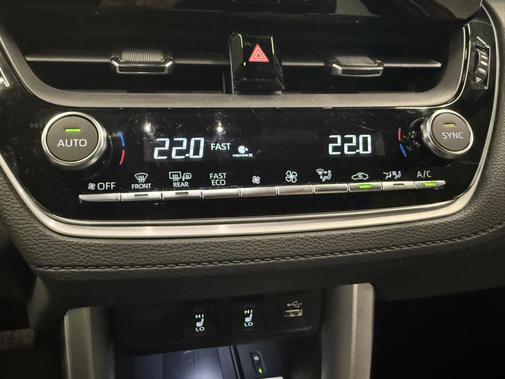 Toyota Corolla Cross 2.0 hp hybrid first ed| adap.cruise| stoel+stuur verw|