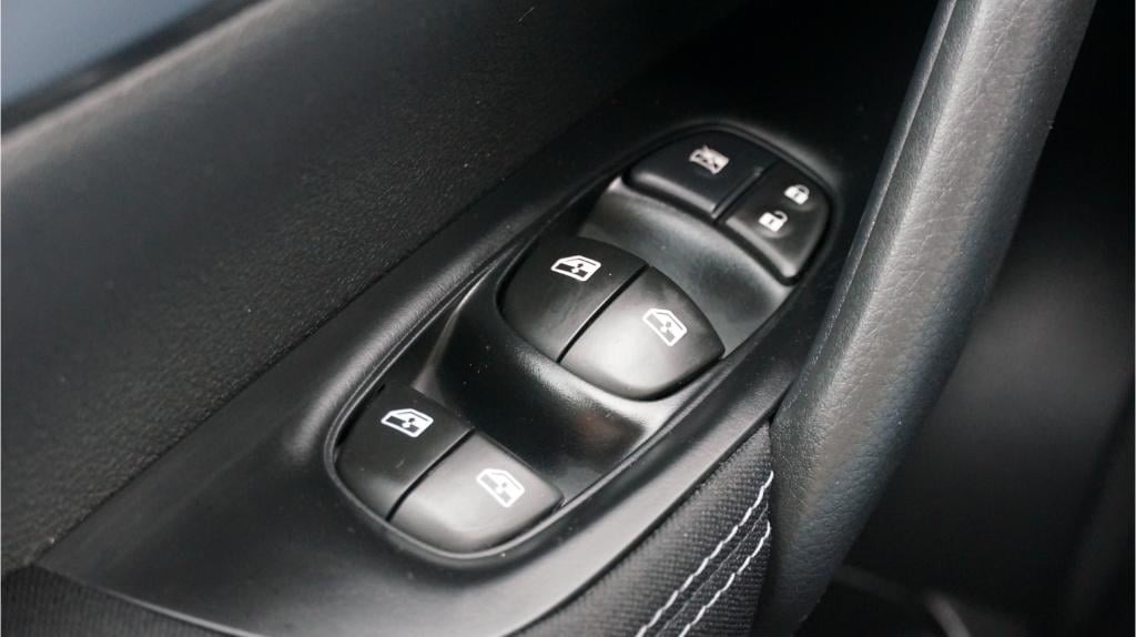 Nissan Qashqai 1.2 n-connecta rijklaar incl garantie