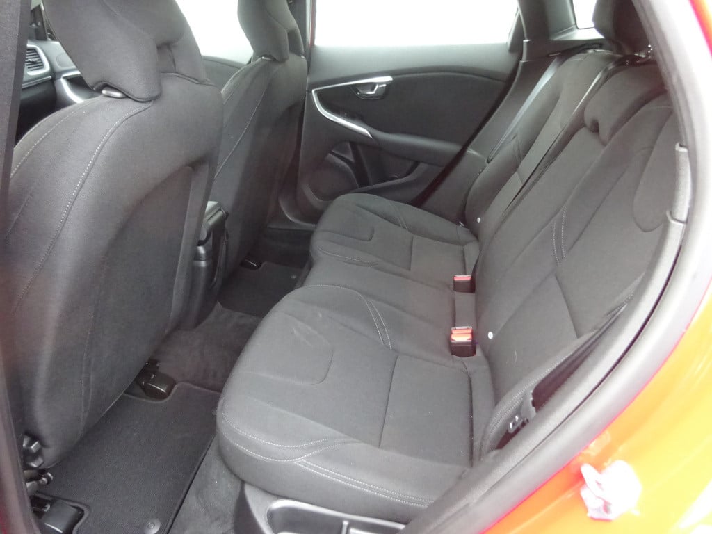 Volvo V40 cross country 2.0 d2 kinetic automaat 1e eigenaar / automaat / cl