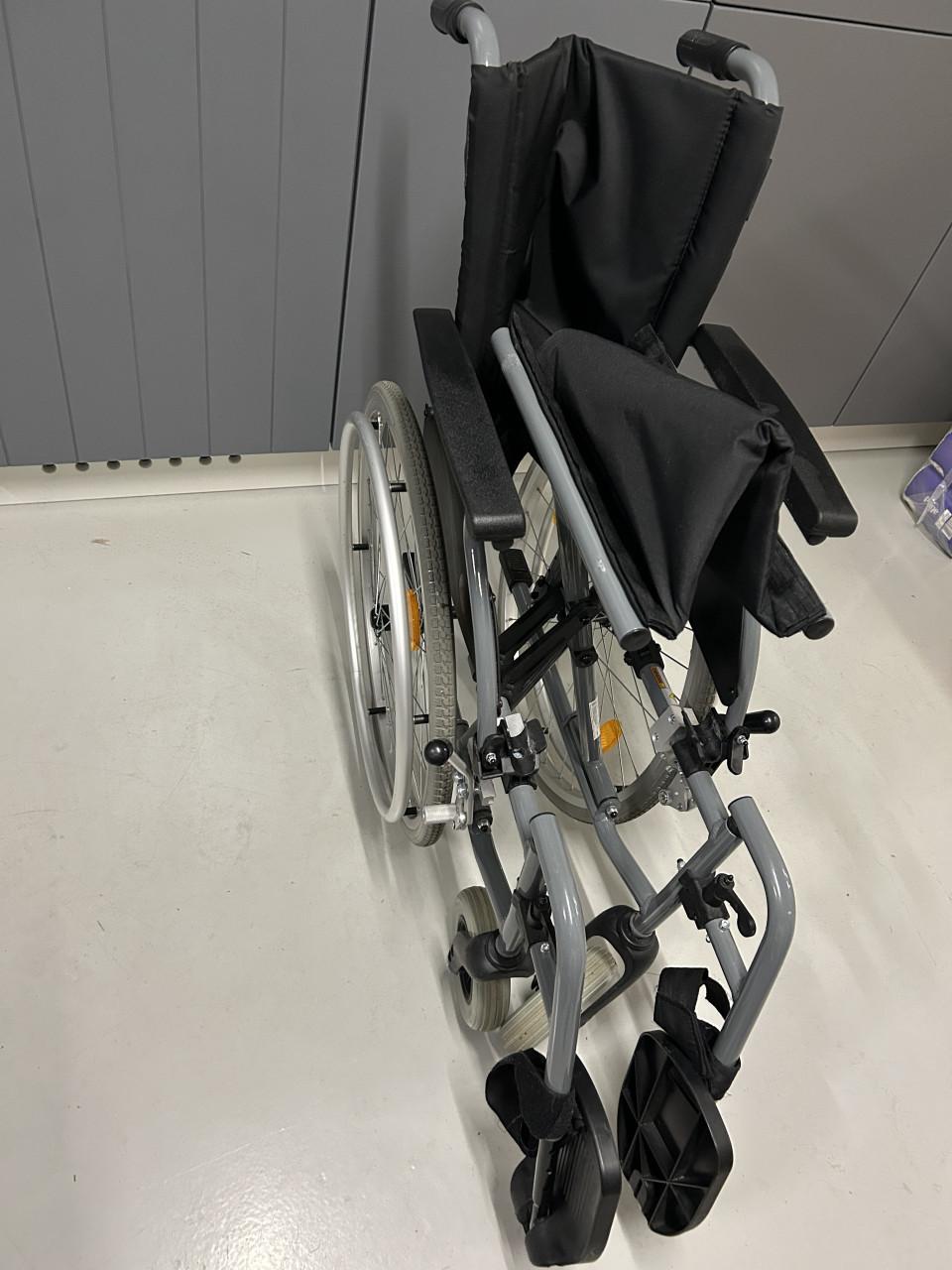 Te Koop Transport Rolstoel inklapbaar (geen luchtbanden)