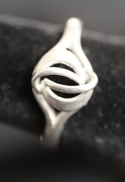 Zilveren damesring ( gemerkt )