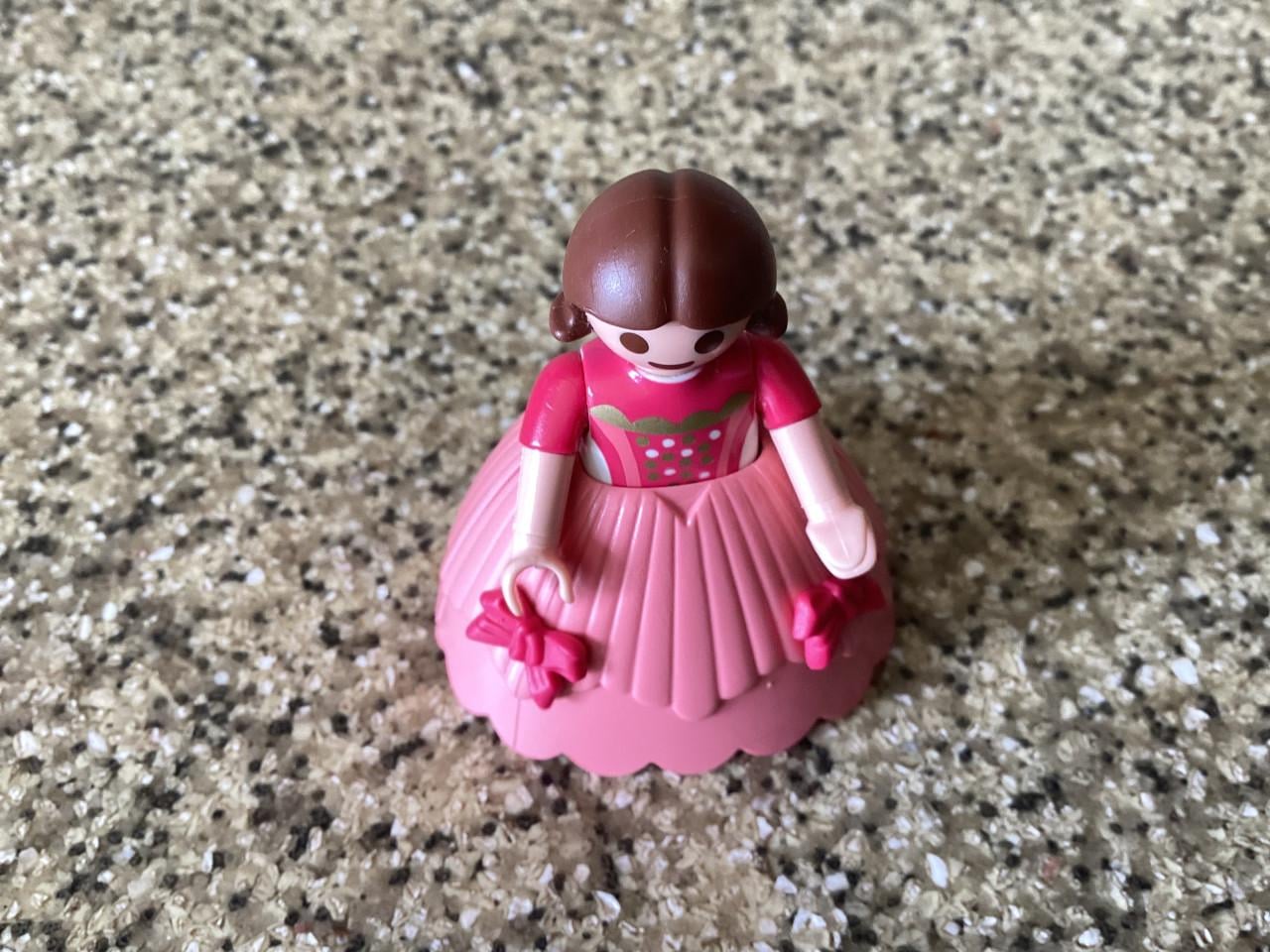 Playmobil. Klein. 31 poppetjes. 6 paardjes. Traktortjes. Brandweerwagentje.