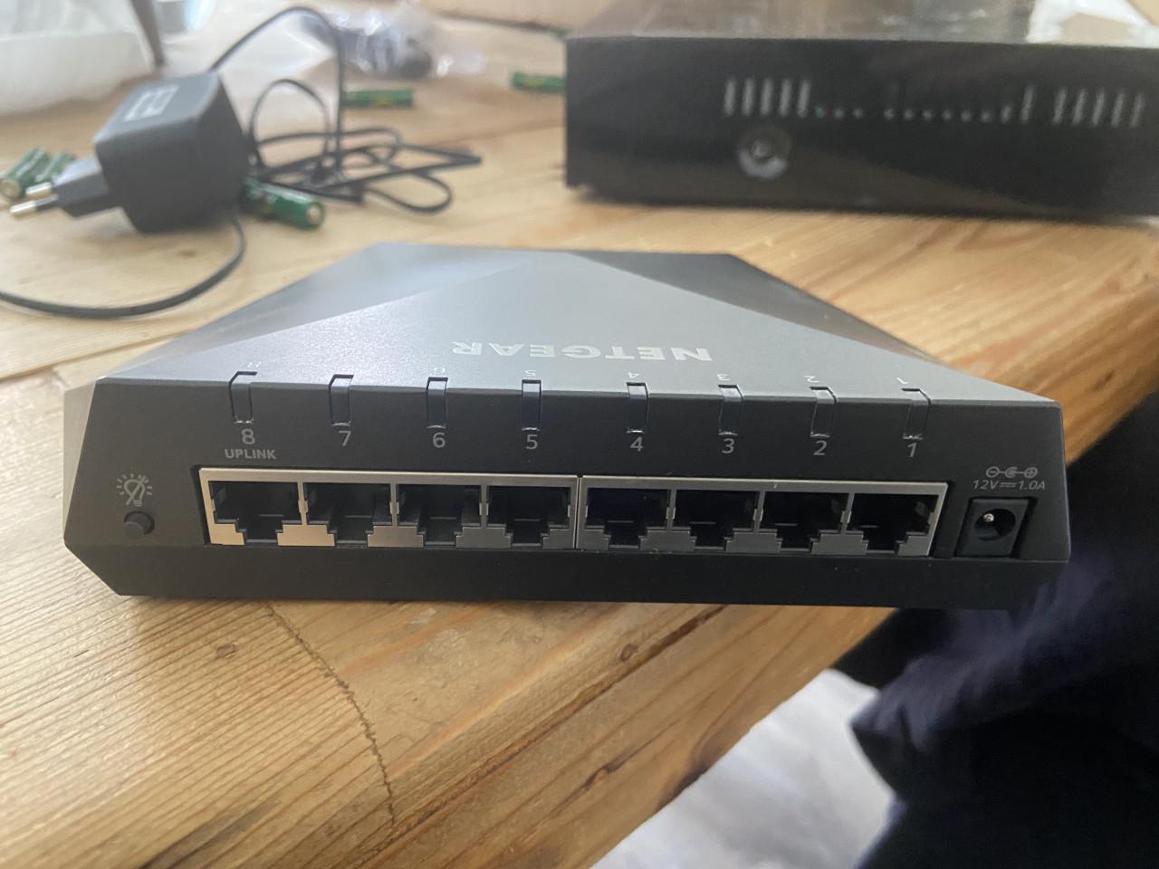 Partij 5x GigaBlue UHD Trio 4K ontvangers + Netgear Switch