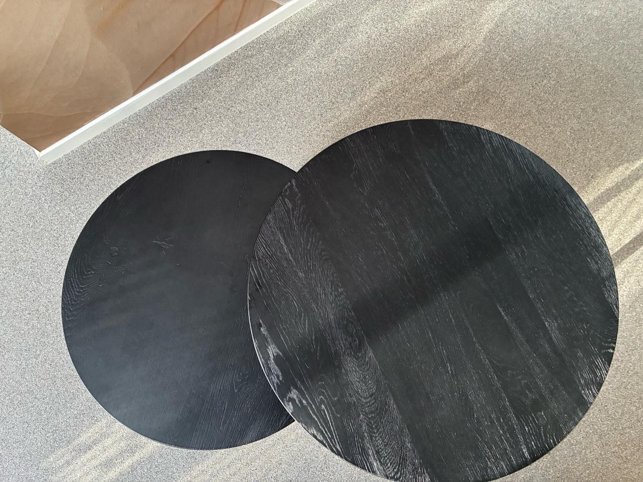 Eiken salontafels 1x 90x40h en 1x65x35h