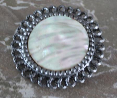 Zilverkleurig sjaalclip parelmoer