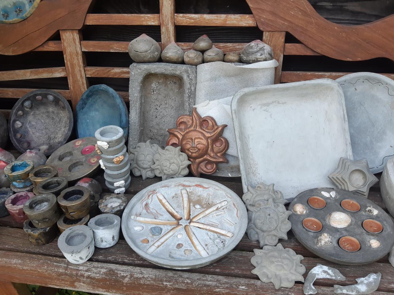 Betonnen schalen en bakjes