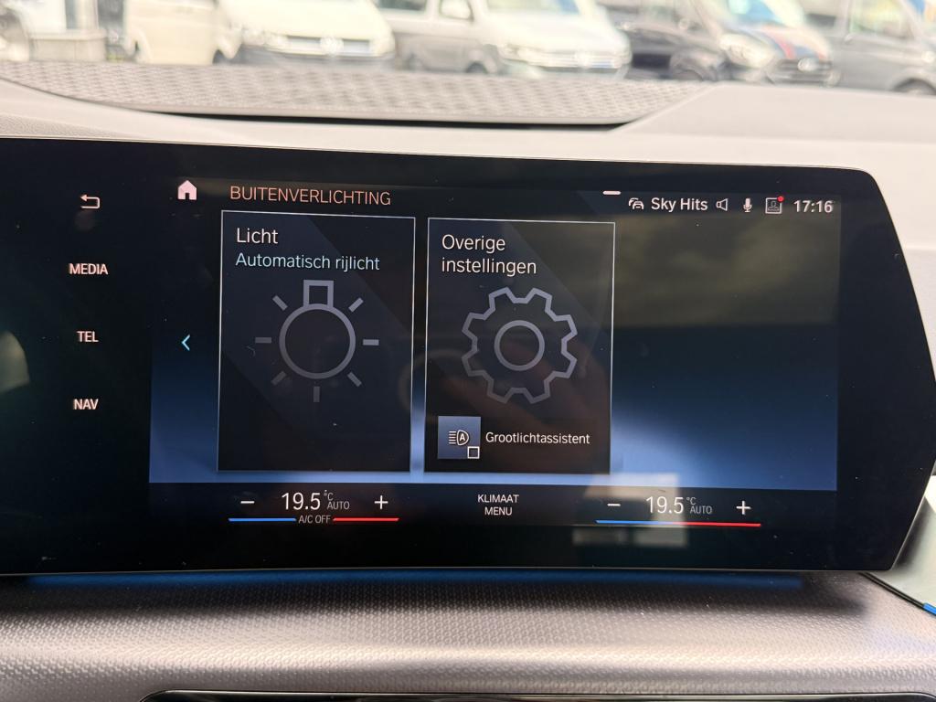 BMW 2-serie active tourer 220i m-sport | pano | cruise | lane assist | hud 