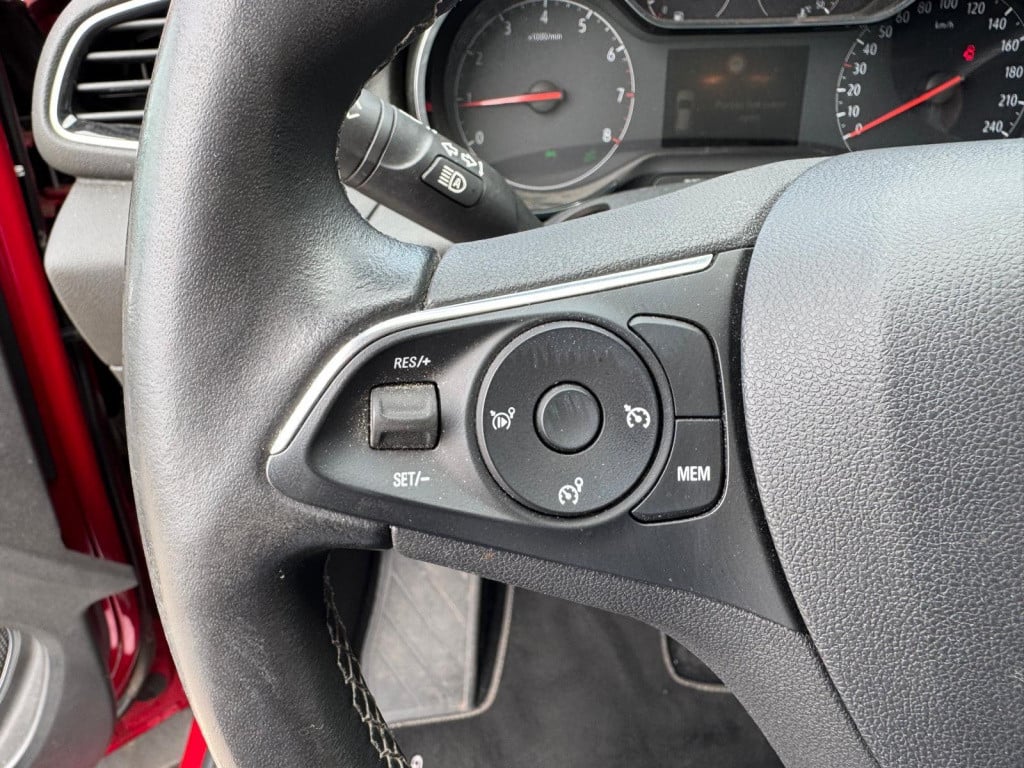 Opel Grandland X 1.2 turbo business executive