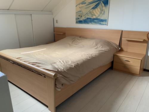 2 persoons bed , 180x200 + 2 kasten