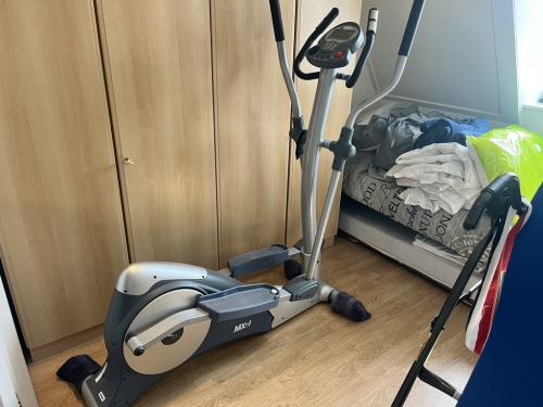 Cross trainer