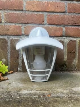 Witte buitenlamp van Philips