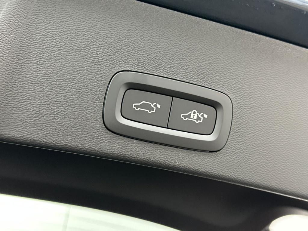 Volvo XC40 b4 plus black edition