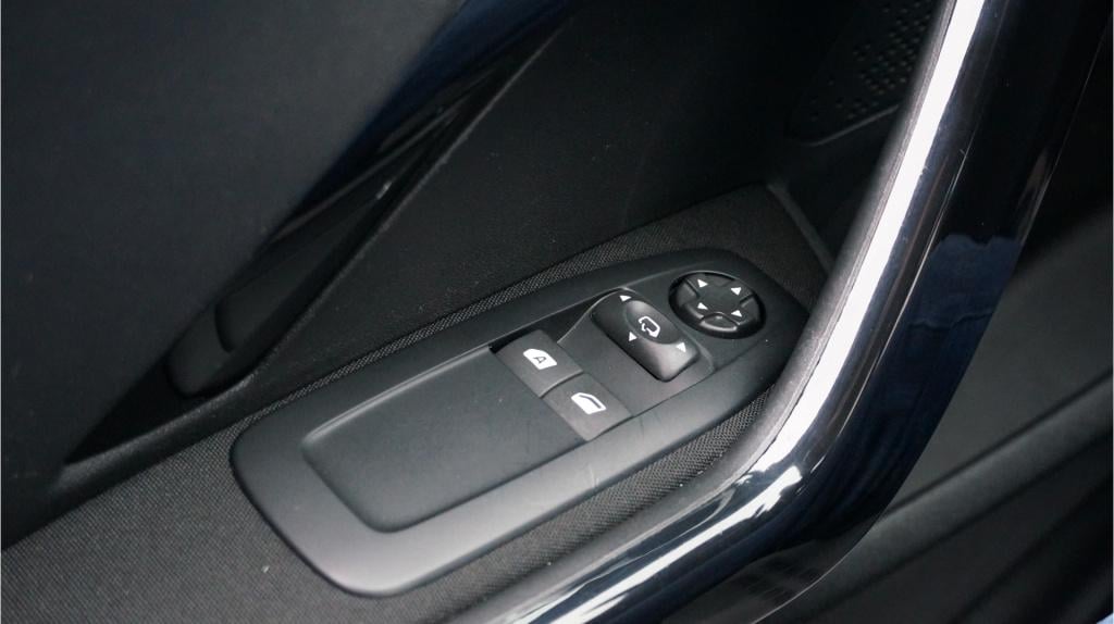 Peugeot 208 1.2 puretech signature rijklaar incl garantie