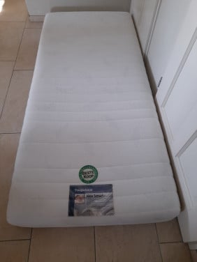 Traagschuim Matras 90 x 200x 18 (in goede staat )