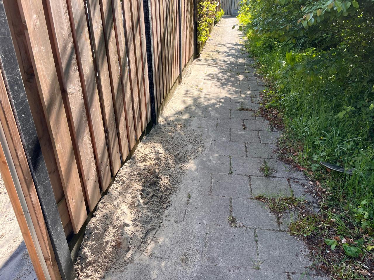 Gratis afhalen: Zandbak met deksel/bankjes