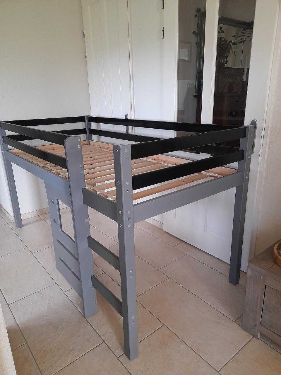 Half hoogslaper 90 x 200 ( in goede staat )