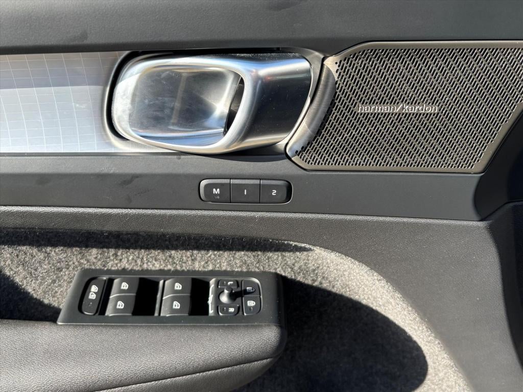 Volvo XC40 b4 197pk mild hybrid aut plus dark| 1e eigenaar|nl auto| rijklaa