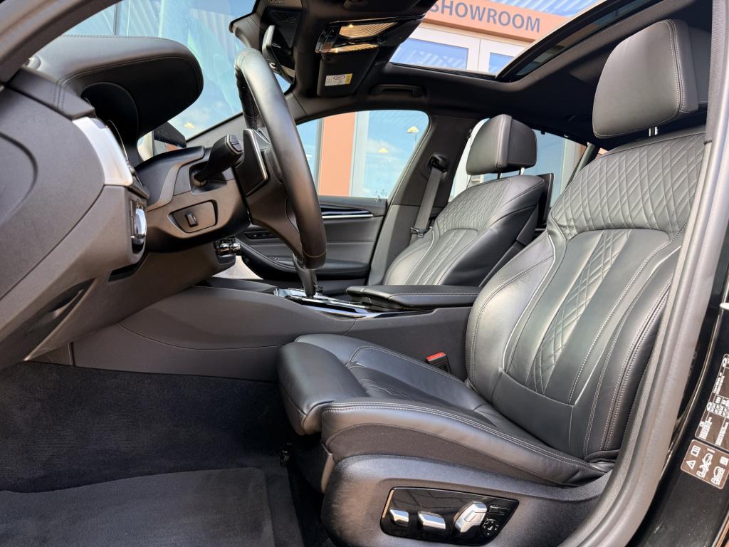 BMW 5 Serie m550i xdrive high executive | 4ws | soft-close | pano | b&w | m