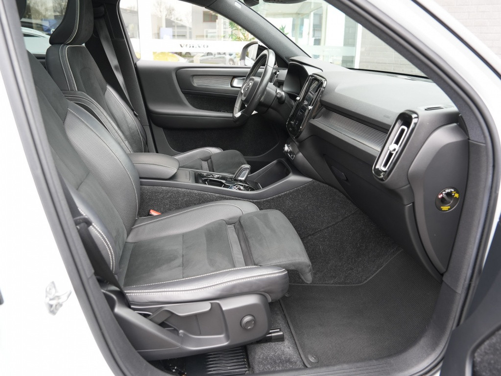 Volvo XC40 t4 190pk r-design| panodak| 360camera| 20''inch| navi| 2 zone cl