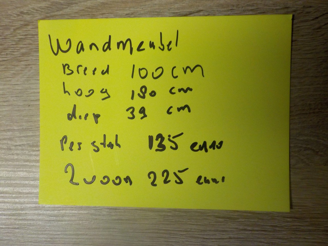 2 dezelfde kasten ,alleen de 1 met mat glas de ander met gewoon glas set