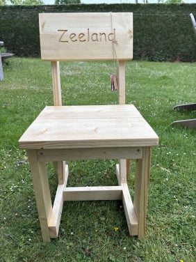 Zelfgemaakte stoel