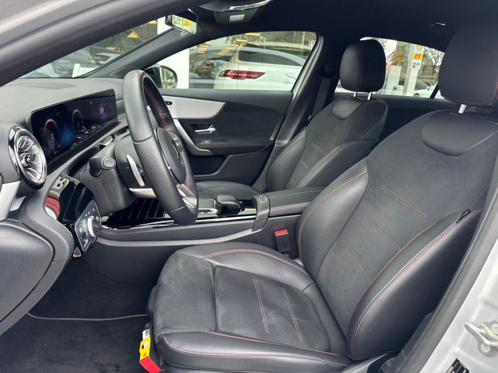 Mercedes-Benz A-Klasse 250 e business solution amg limited