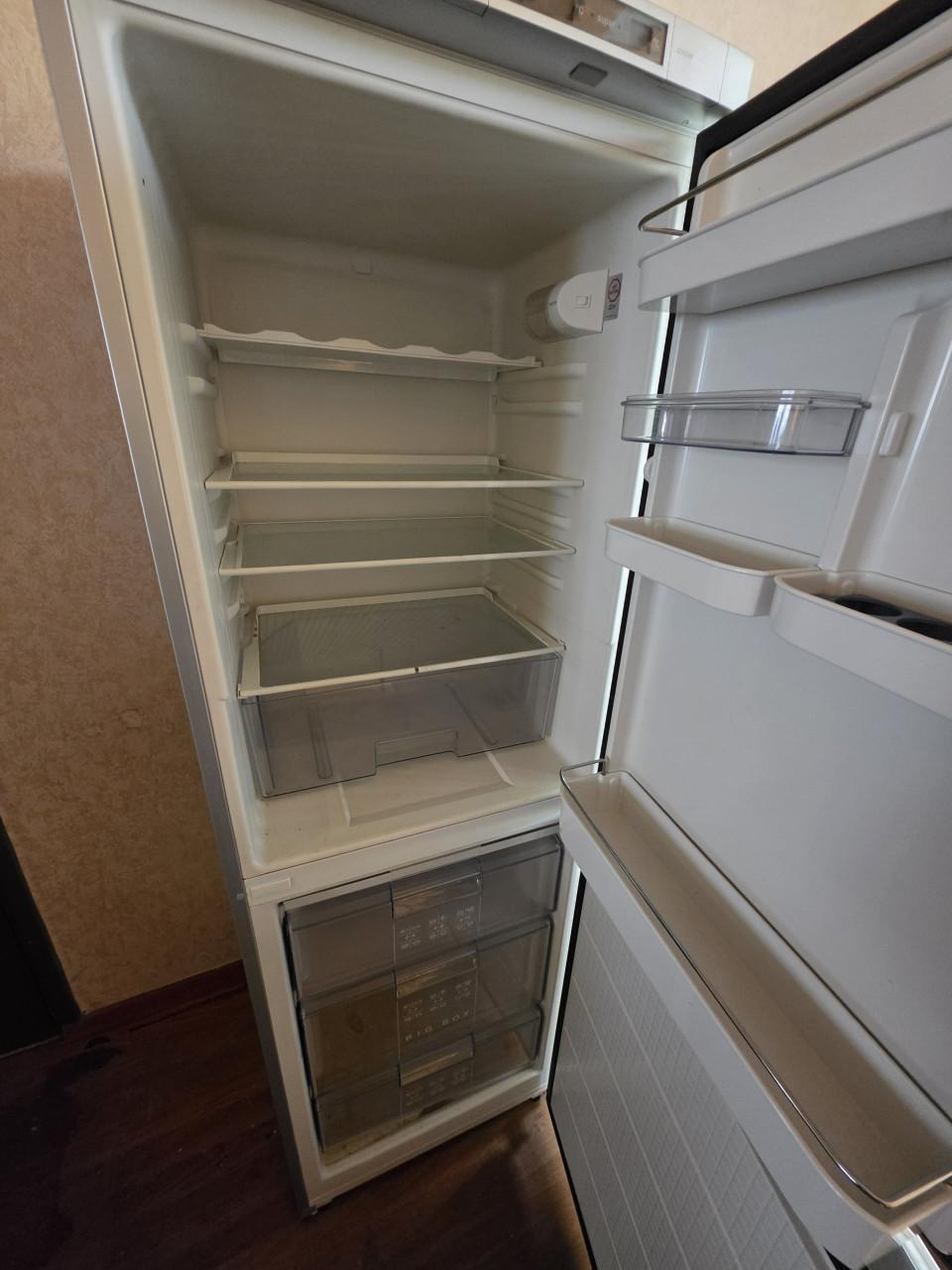 Koelkast Bosch met vriesgedeelte mag weg voor 80 euro ivm verhuis