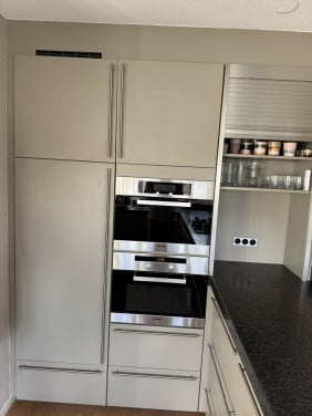 Mausgrau Keuken met Impala gezoet granieten aanrechtblad