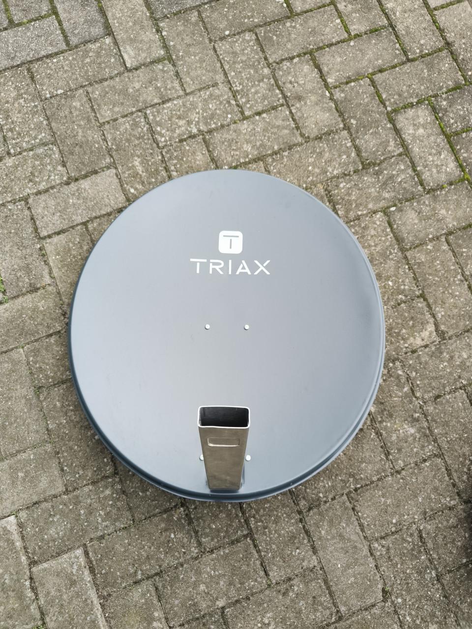 Schotelantenne Triax TD 64 met LNB