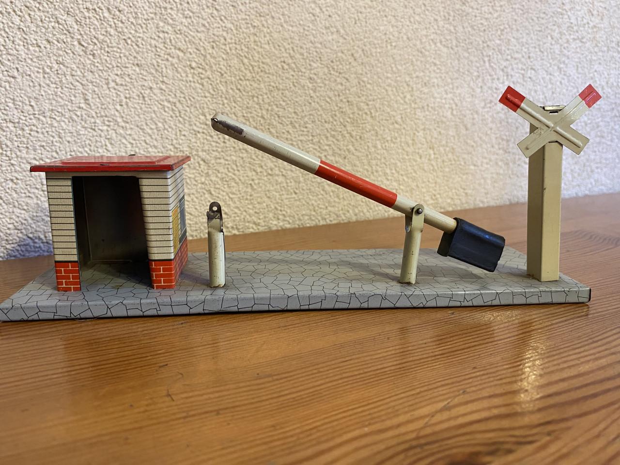 4 stuks blikken toebehoren voor bij modeltreinen