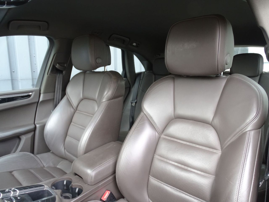 Porsche Macan 3.0 s | luchtvering | adaptief onderstel | 21"
