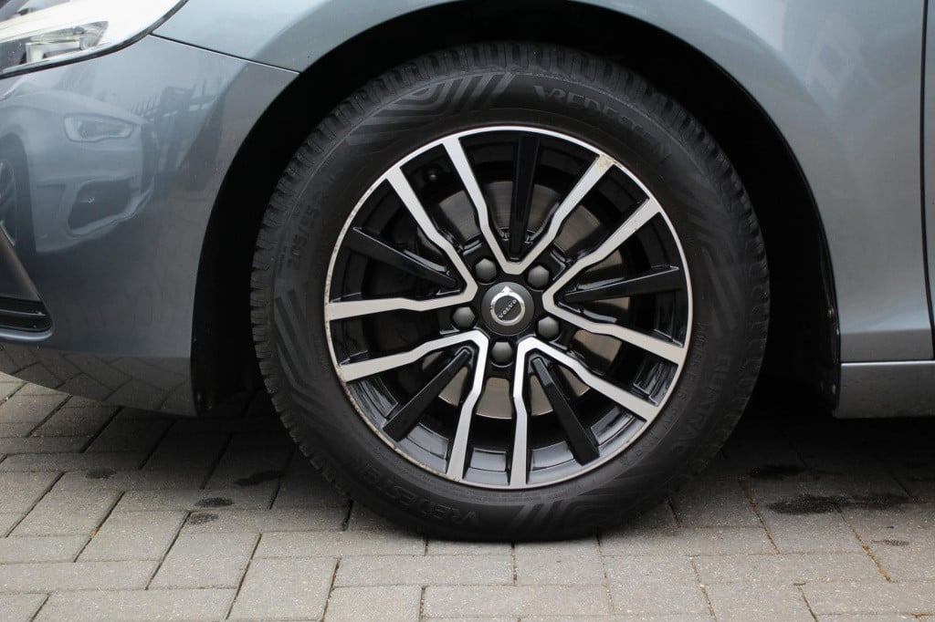 Volvo V40 2.0 t2 momentum polar+ navi - led - half leder - 1e eigenaar - lm