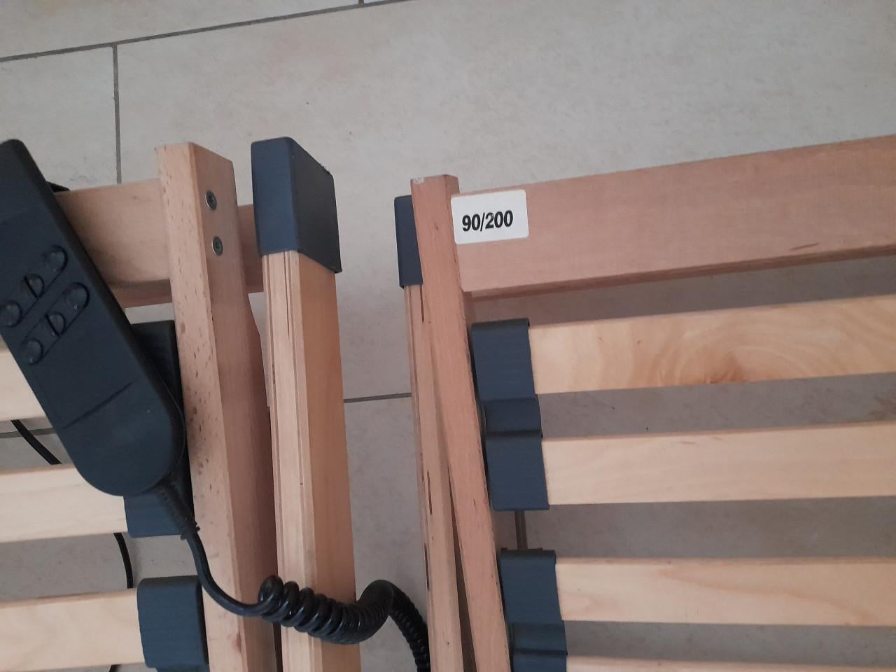 2 x 90 x 200 Elektrisch verstelbare lattenbodems (in goede nette staat )