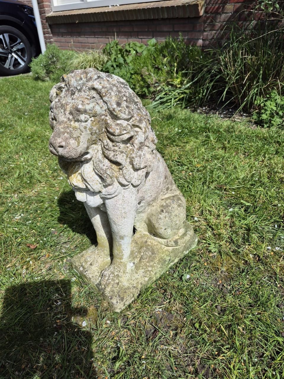 Betonnen beeld, Leeuw