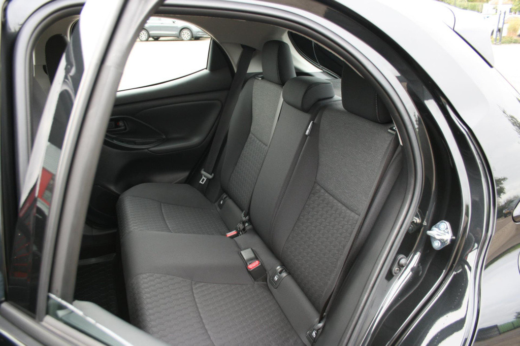 Mazda 2 Hybrid 1.5 centre-line